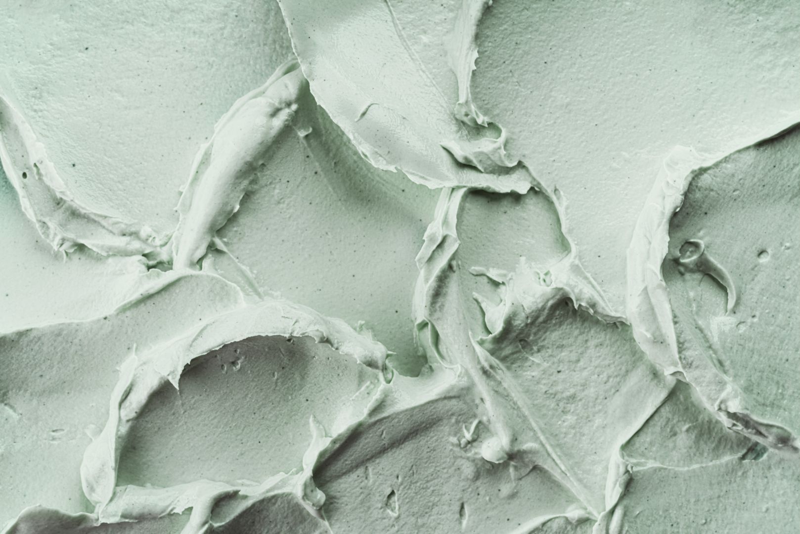 8 Ways to Remove Dead Skin From Your Face to Clear Out Pores