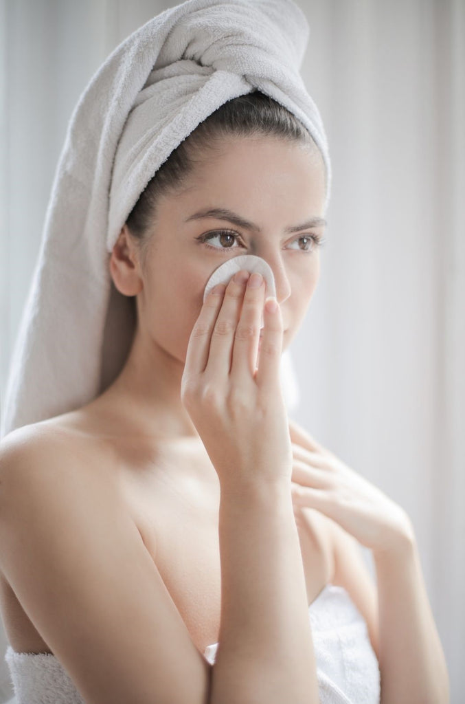 How to Find a Good Facial Cleanser for Eczema + Other Benefits