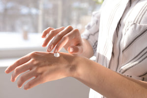 Know How to Avoid Dry Hands as Winter Approaches Fast
