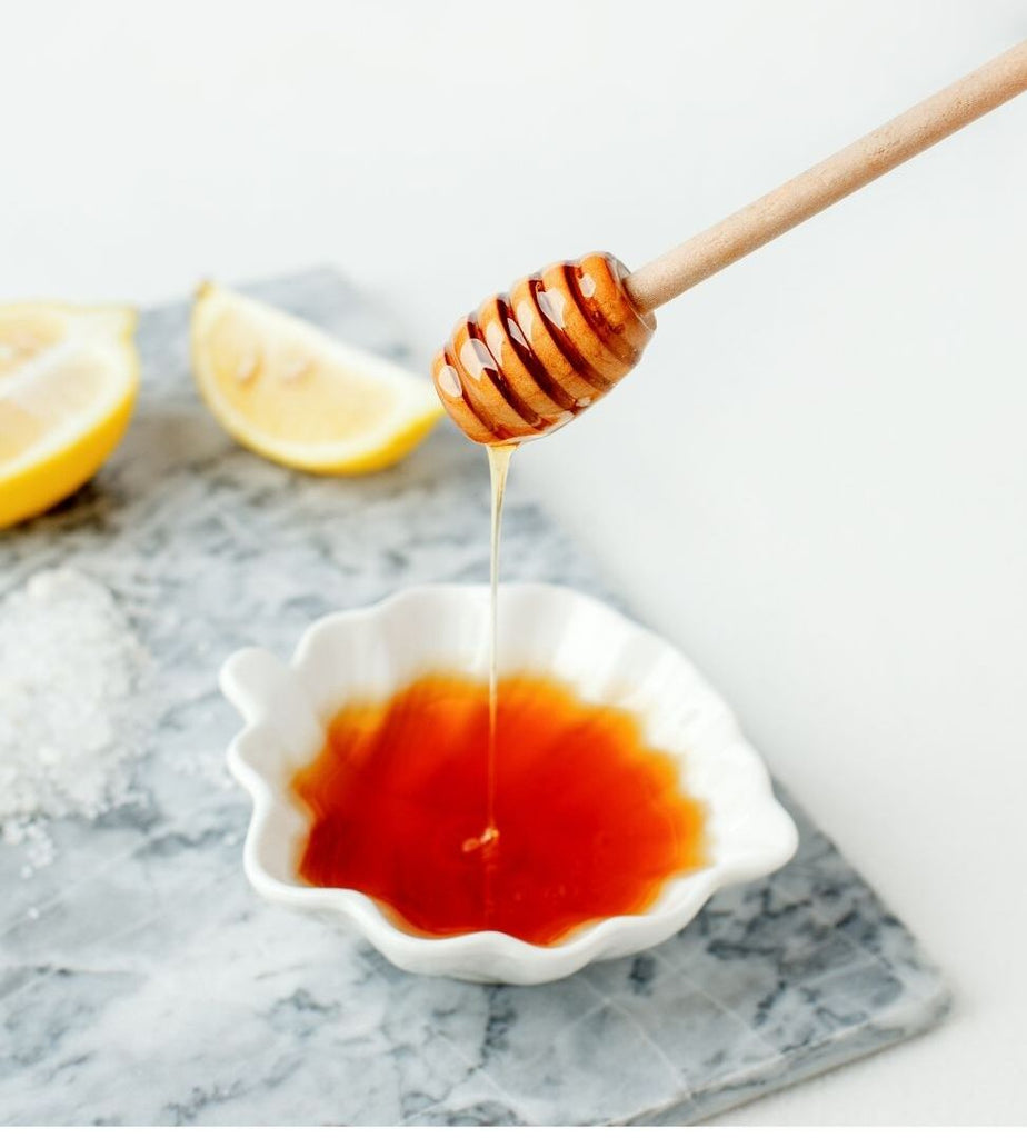 Breaking Out? Try a Manuka Honey Face Mask Hack!